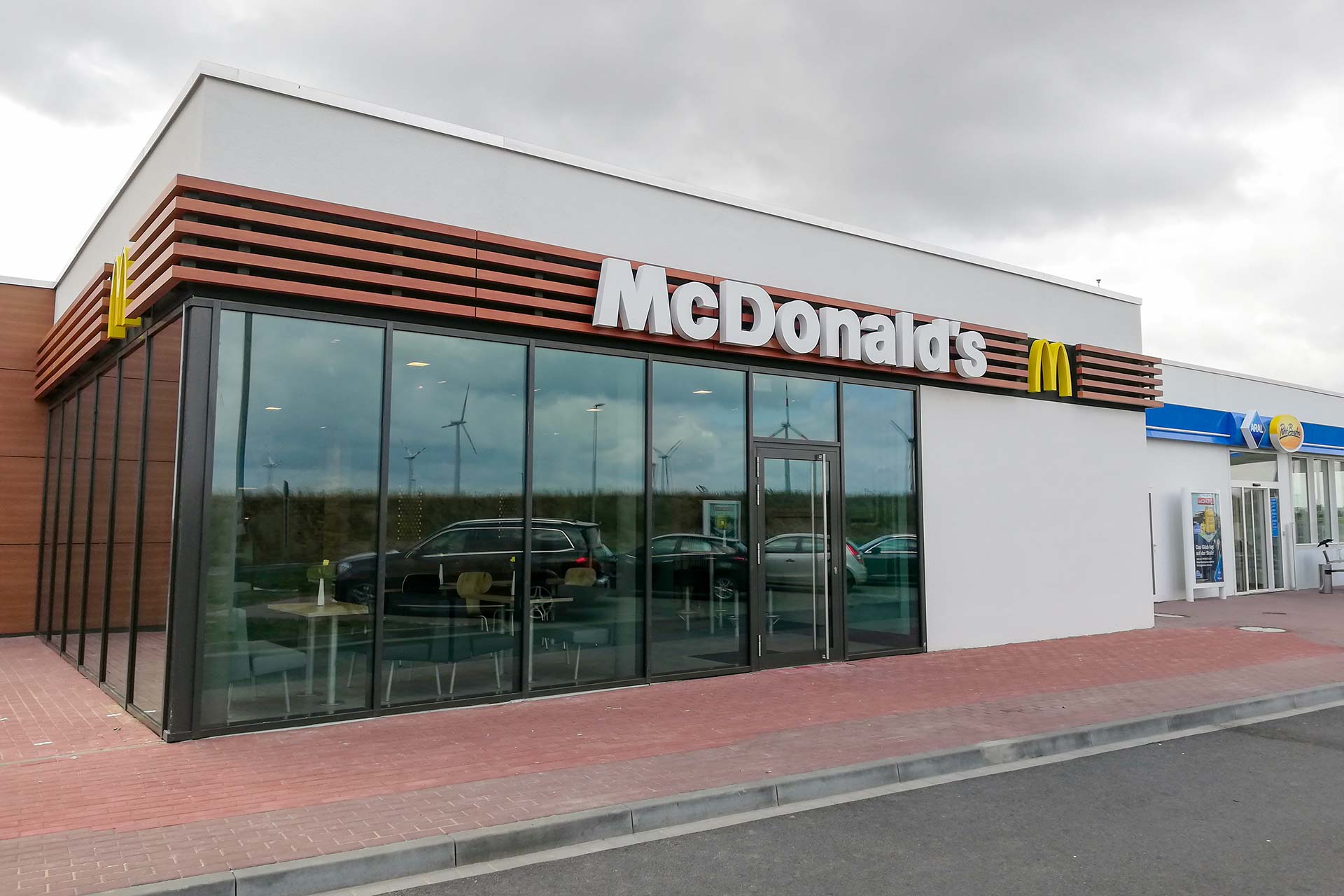 Projekte: McDonald's in Salzgitter (2019) - Anbauten an Tankstellen auf Raststätte