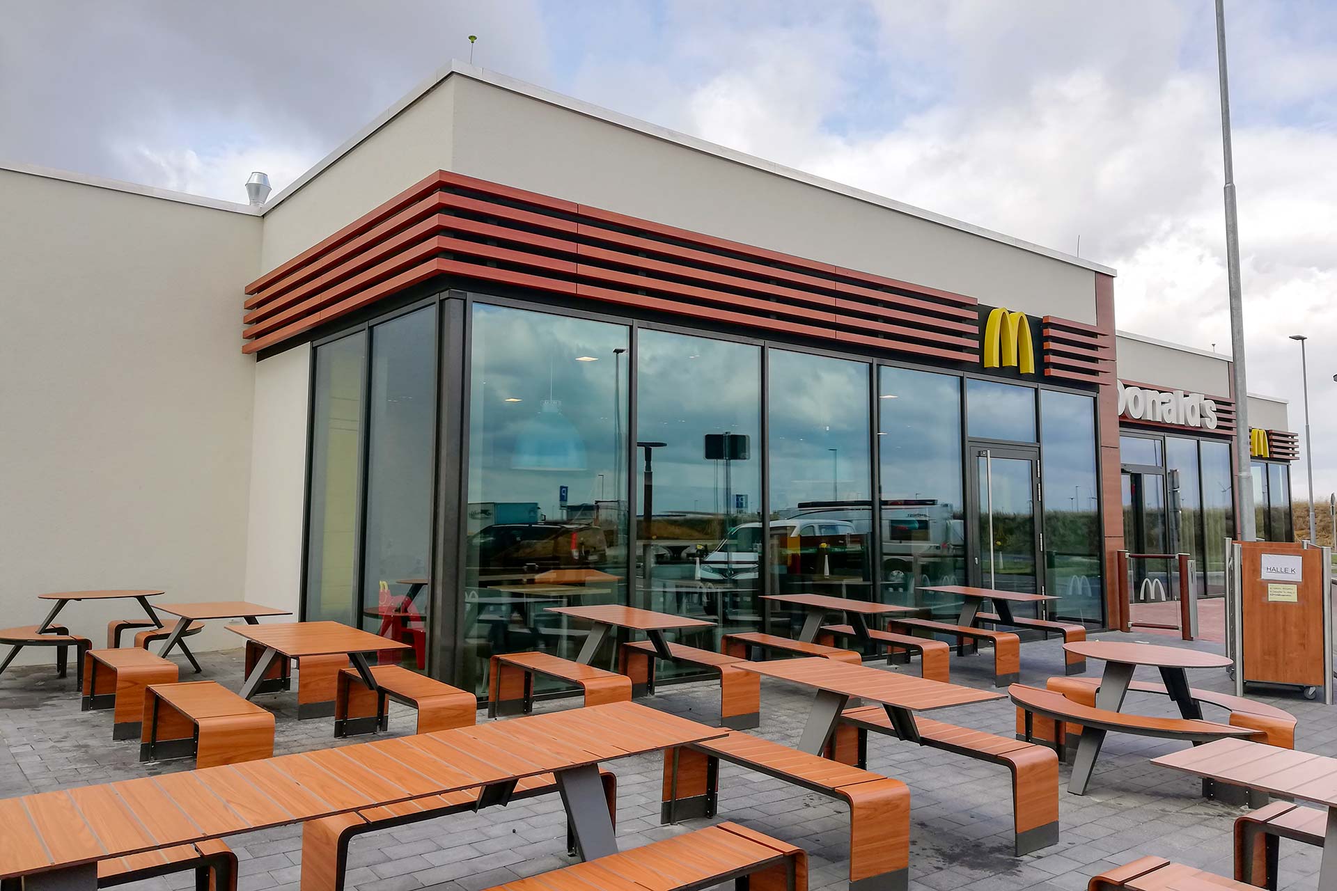 Projekte: McDonald's in Salzgitter (2019) - Anbauten an Tankstellen auf Raststätte